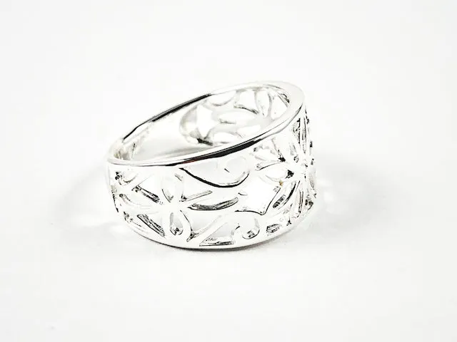 Elegant Shiny Metallic Finish Floral Design Solid Silver Ring