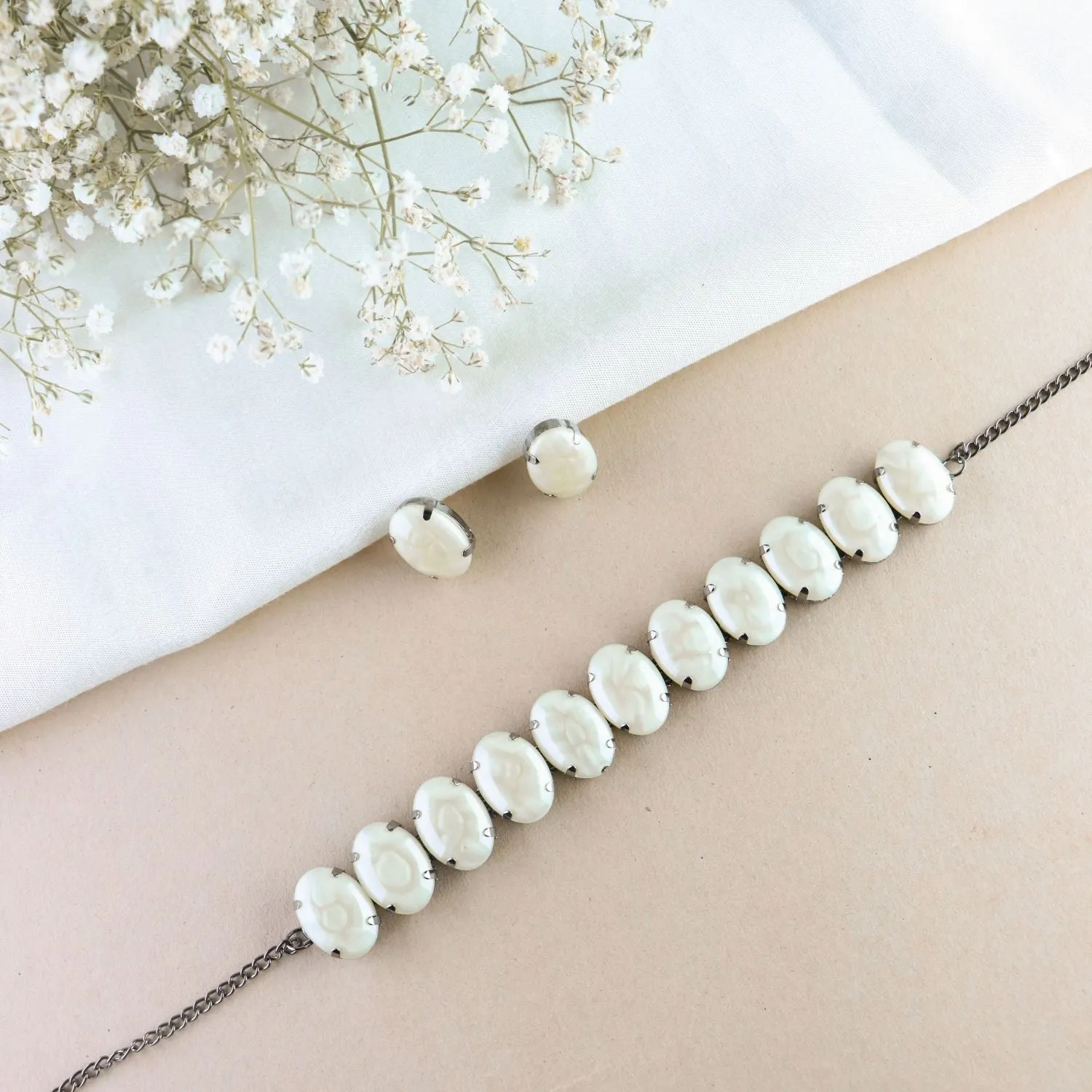 Glamorous Fashionable Eye-Catching Cream Beaded Choker and Earrings Set For Women/Girls