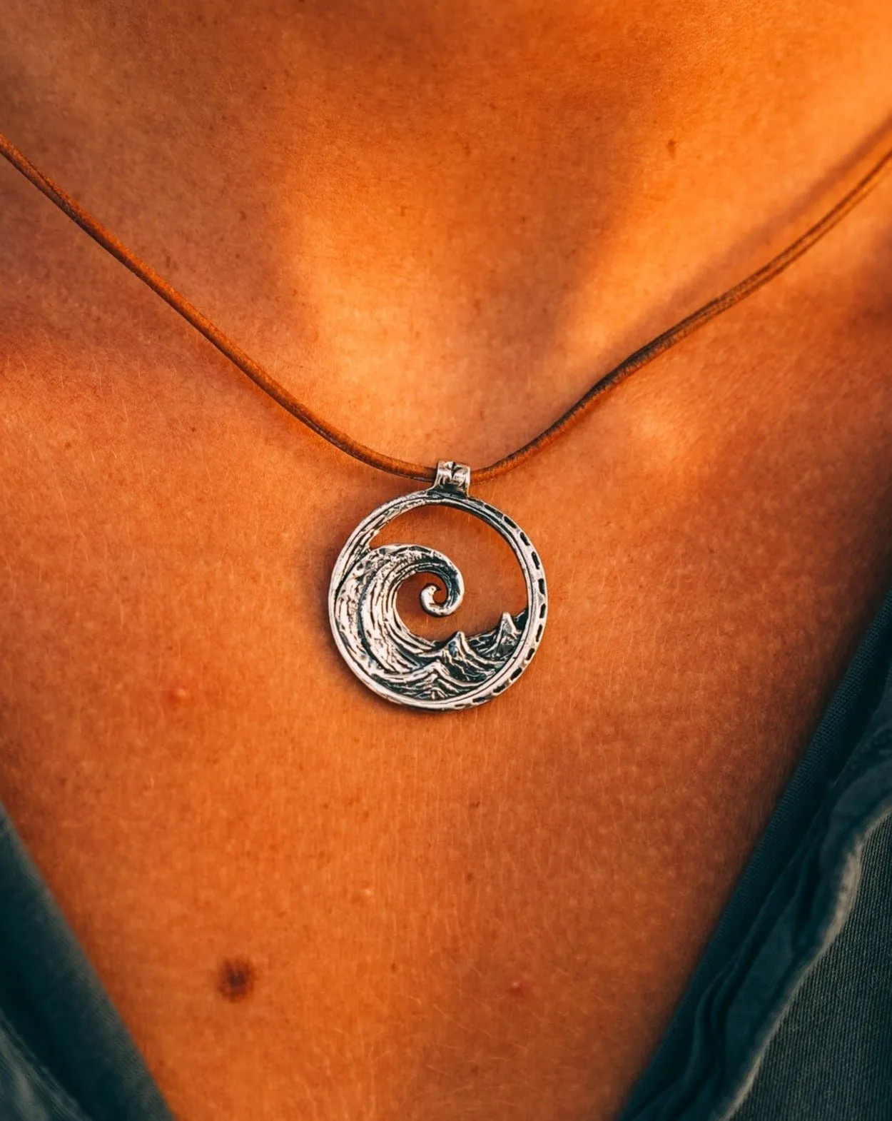 Hollow Wave Pendant