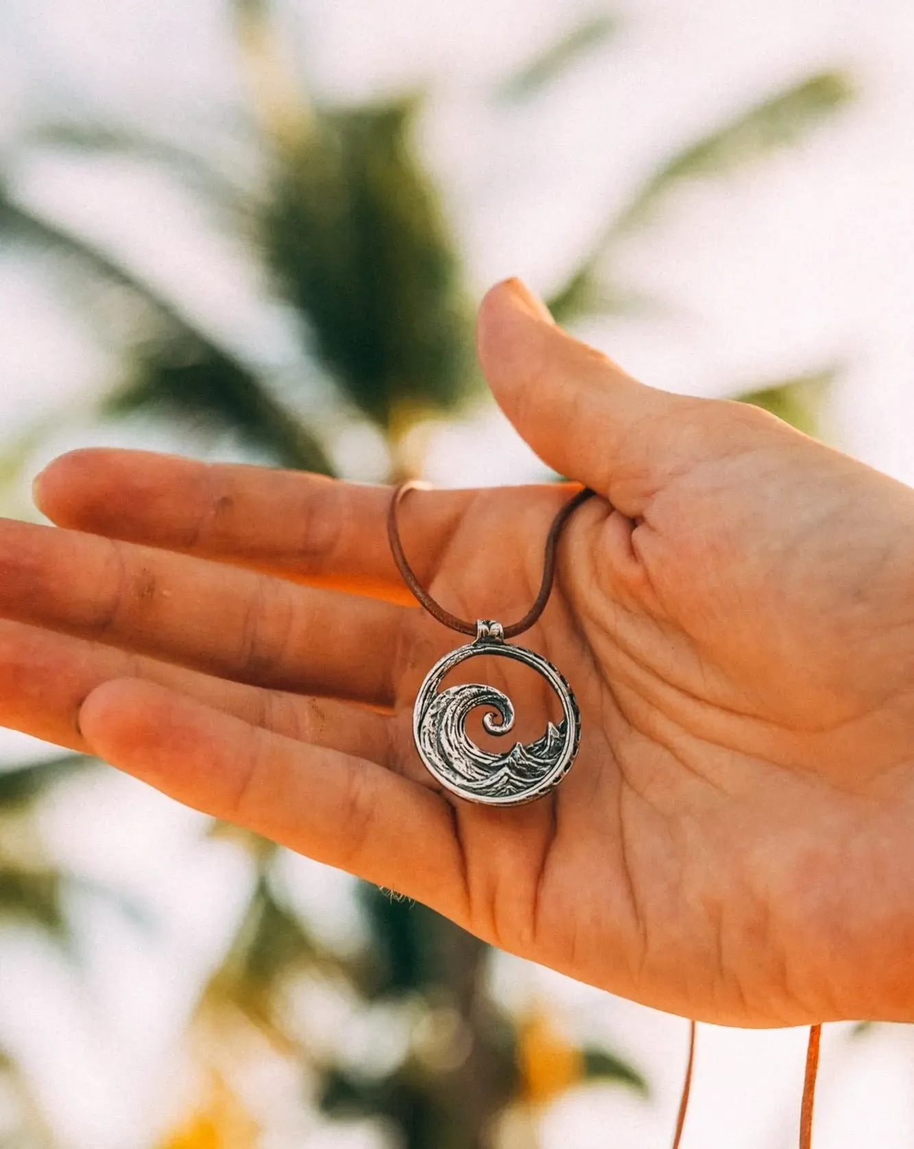 Hollow Wave Pendant