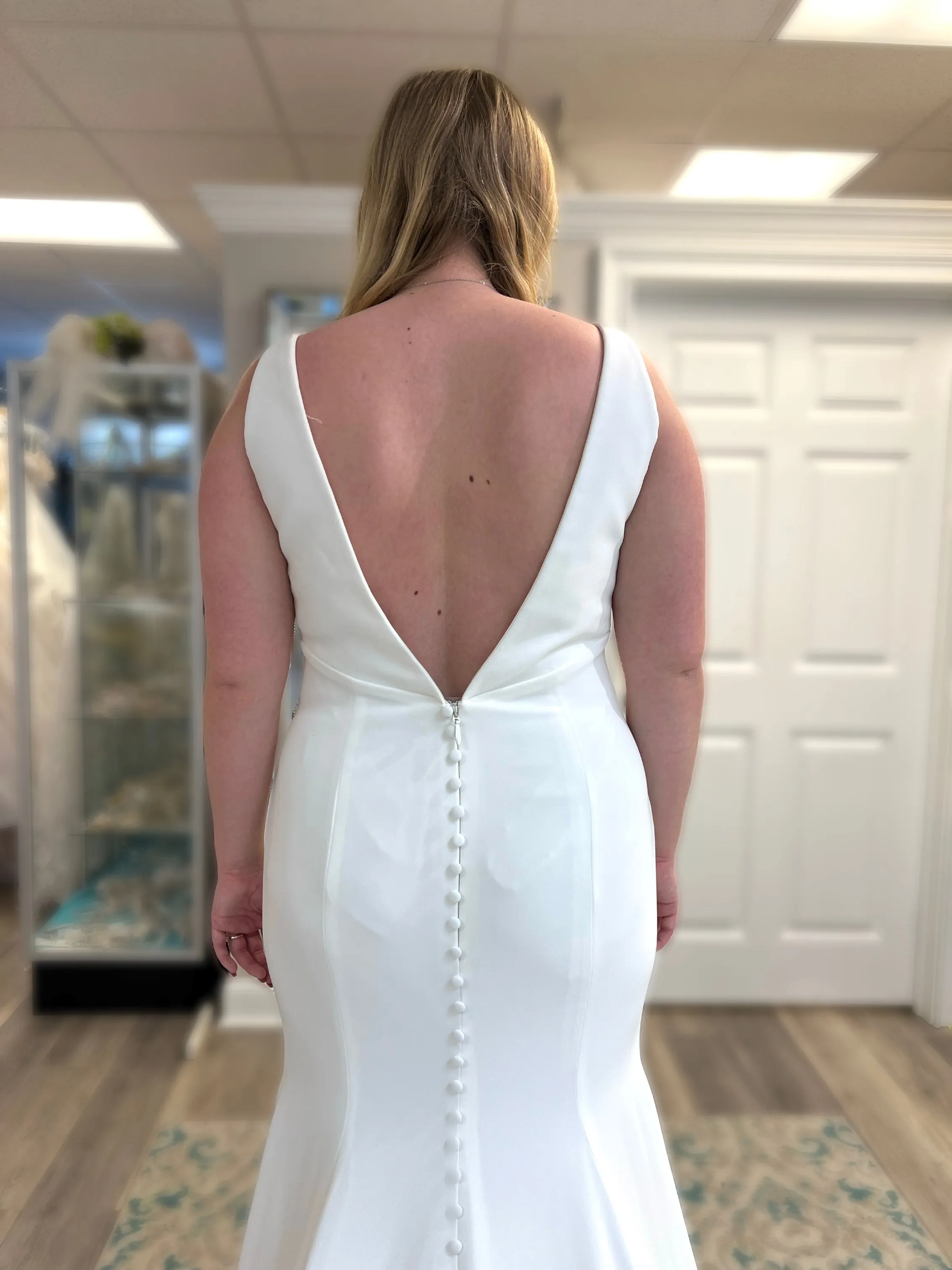 Paloma Blanca 4931 Wedding Dress Sample