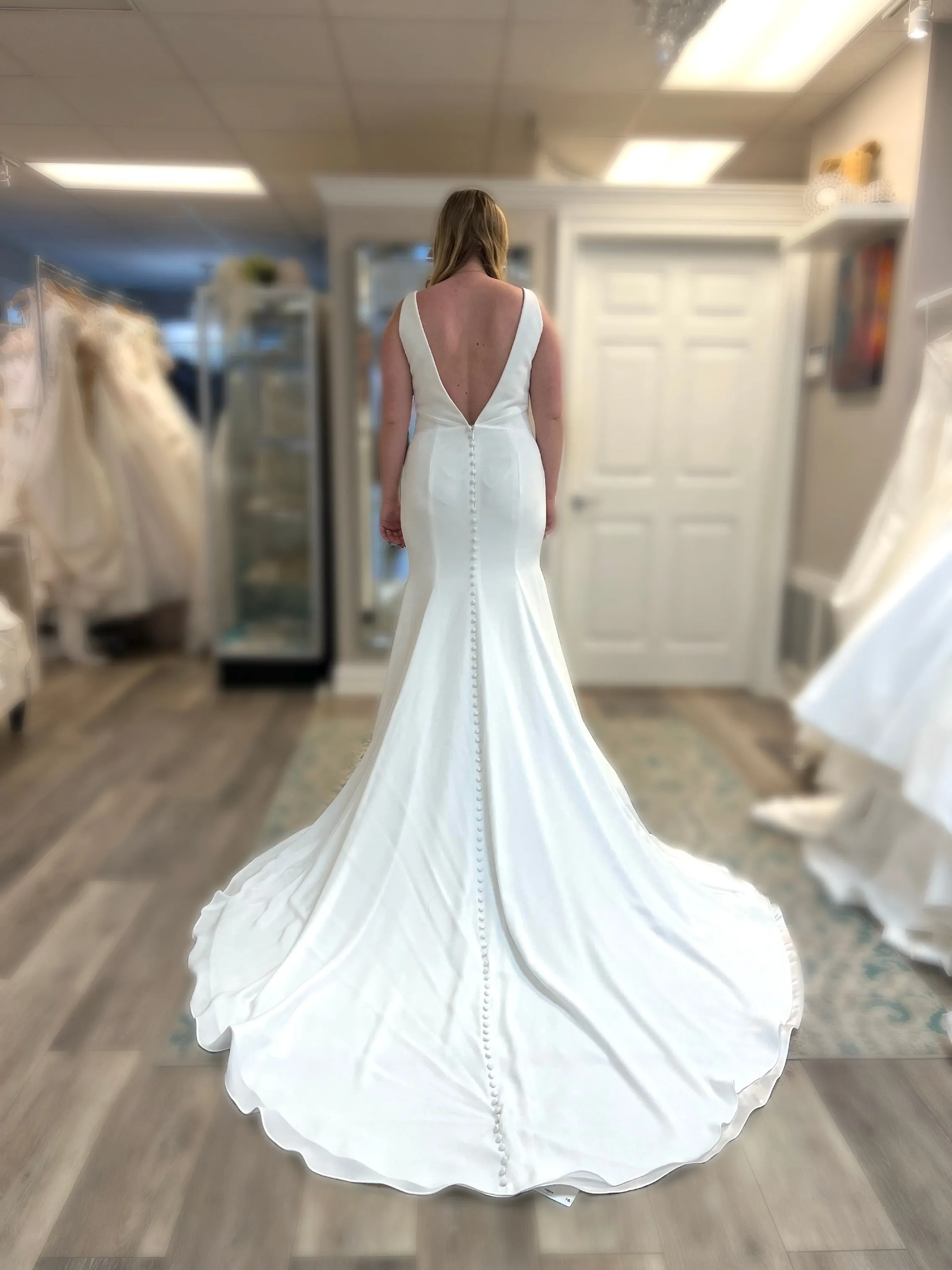 Paloma Blanca 4931 Wedding Dress Sample