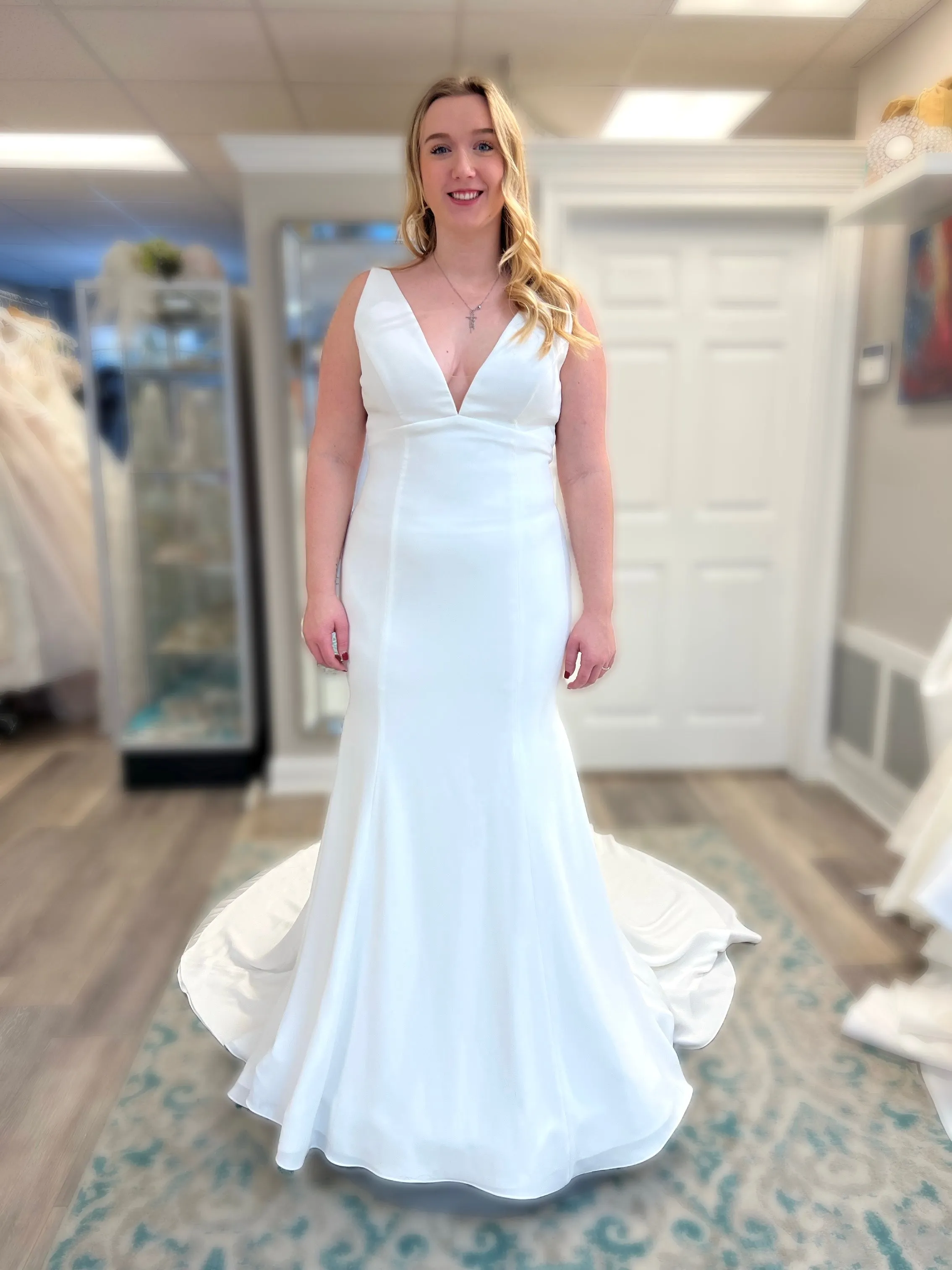 Paloma Blanca 4931 Wedding Dress Sample