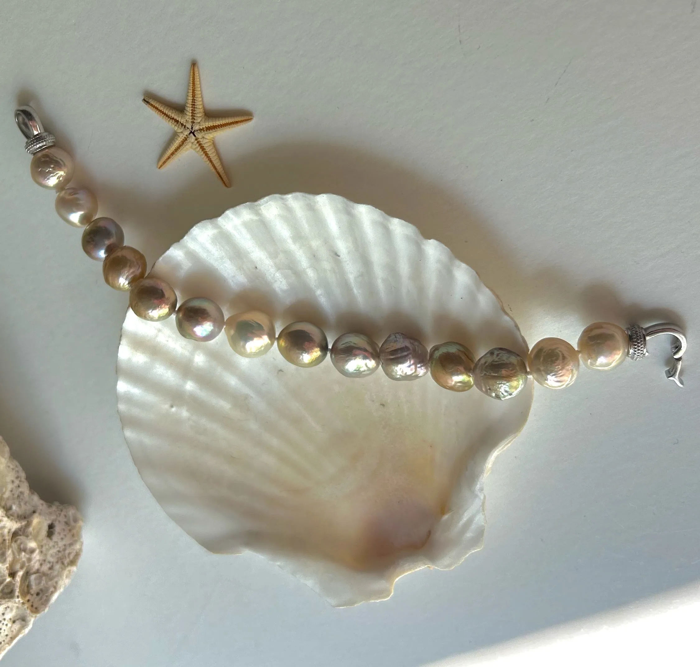 PRETTY IVORY LUSTROUS FRESHWATER PEARL BRACELET IN STERLING SILVER