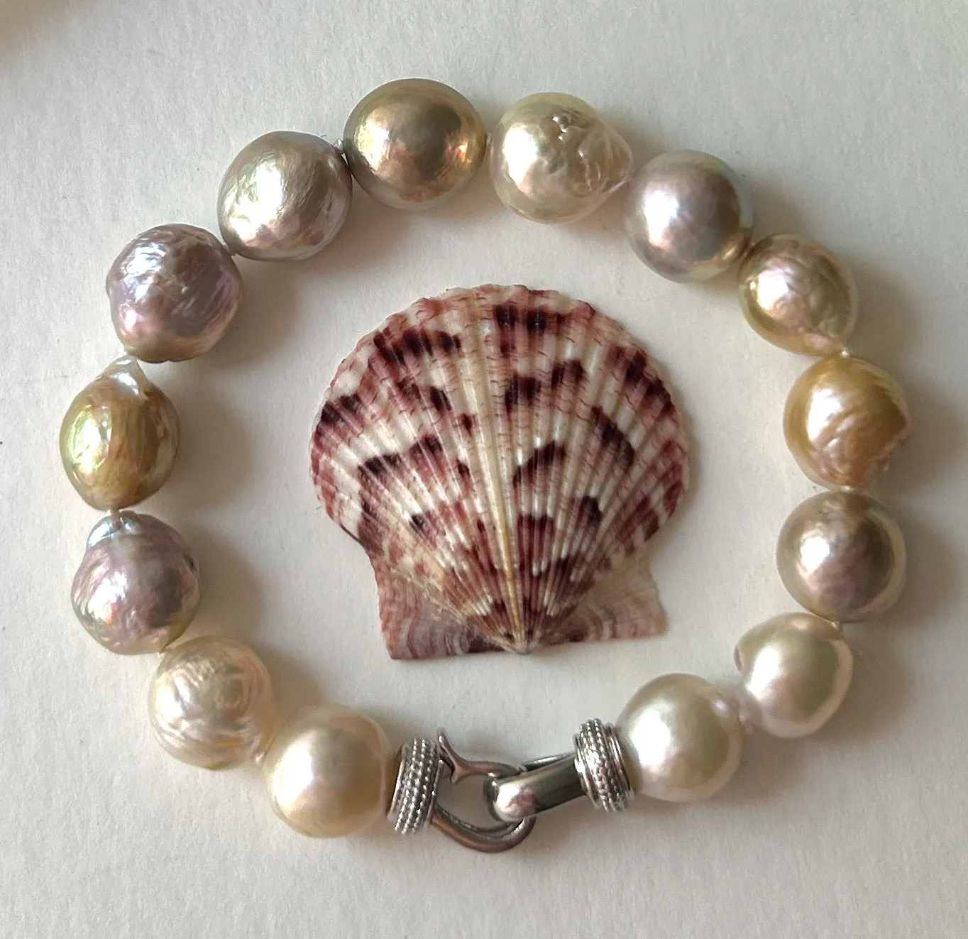 PRETTY IVORY LUSTROUS FRESHWATER PEARL BRACELET IN STERLING SILVER