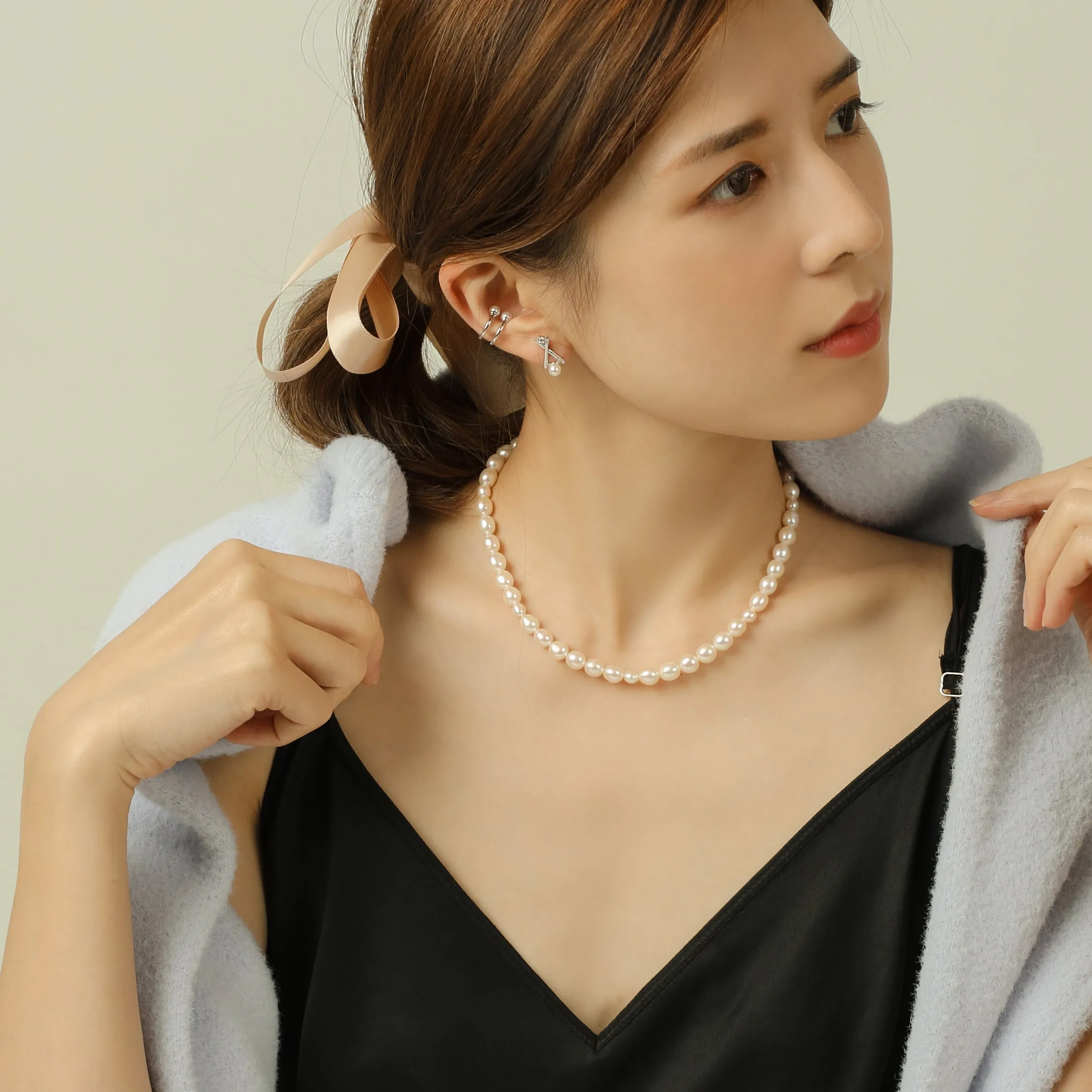 THE OVAL-PEARLS NECKLACE